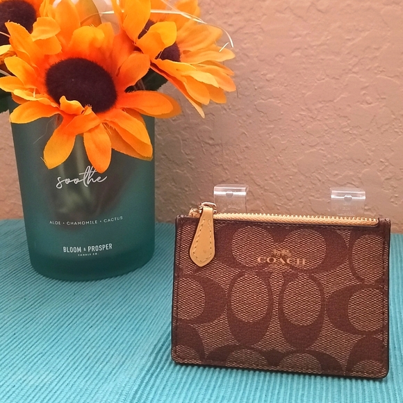 SOLD Coach F10607 Mini Skinny ID Case Wallet Buttercup Yellow Signature Tan - Picture 1 of 8